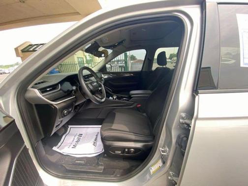 2022 Jeep Grand Cherokee L Laredo