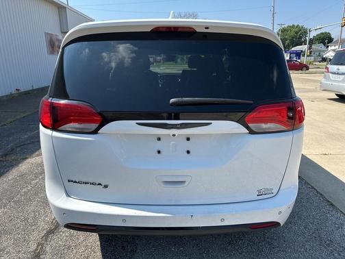 2019 Chrysler Pacifica Touring-L