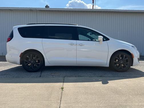 2019 Chrysler Pacifica Touring-L