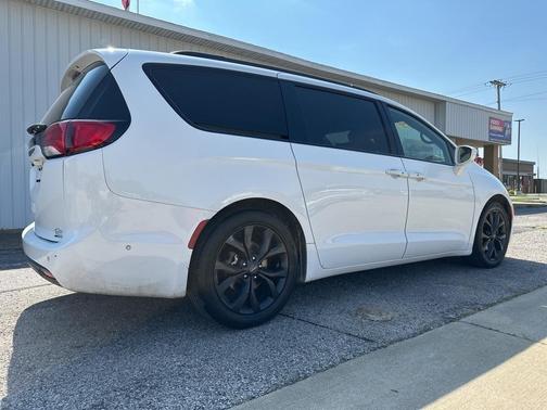 2019 Chrysler Pacifica Touring-L