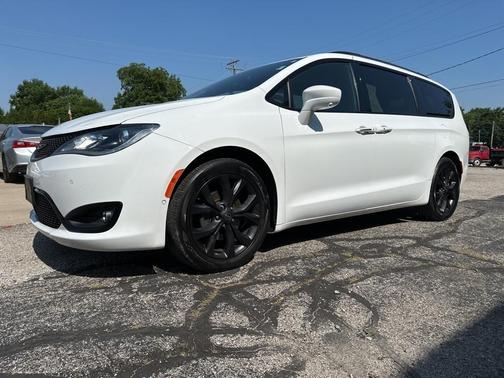 2019 Chrysler Pacifica Touring-L