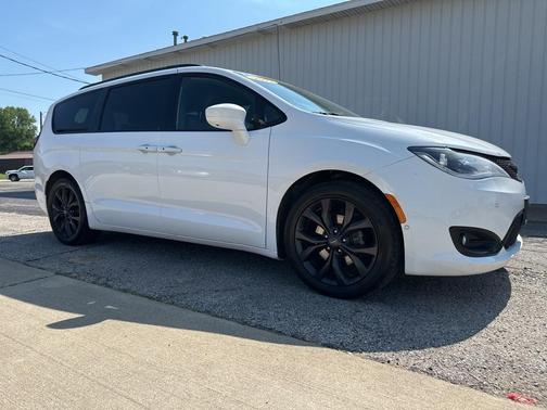 2019 Chrysler Pacifica Touring-L