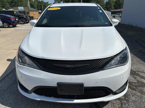 2019 Chrysler Pacifica Touring-L