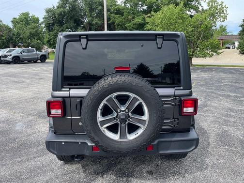 Granite Crystal Clearcoat Metallic 2020 Jeep Wrangler Unlimited Sahara