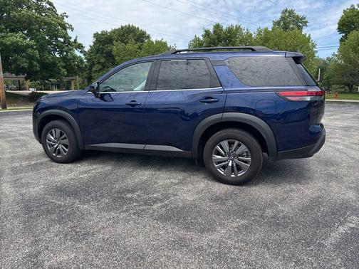 Deep Ocean Blue 2025 Nissan Pathfinder SV