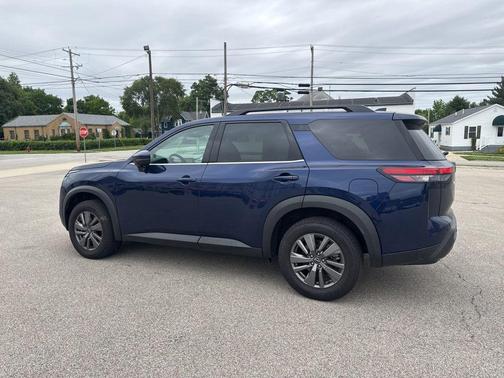 Deep Ocean Blue 2025 Nissan Pathfinder SV