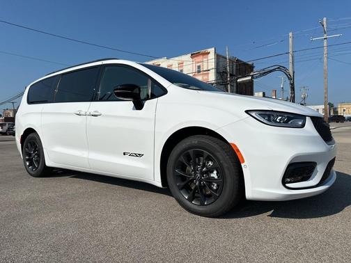 2025 Chrysler Pacifica Select