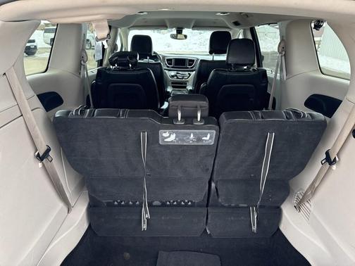 2020 Chrysler Voyager LXI