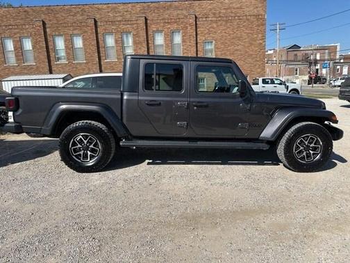 2024 Jeep Gladiator Sport