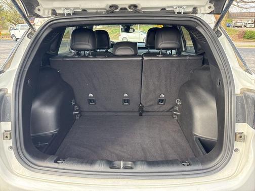 Bright White Clearcoat 2025 Jeep Compass Latitude