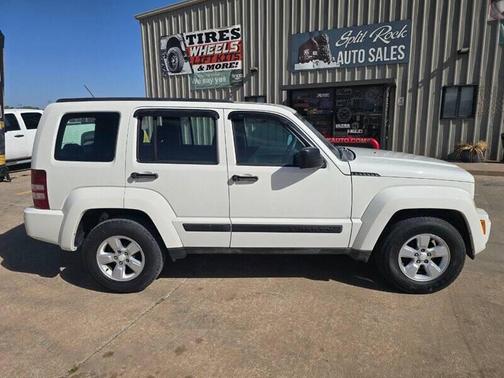 Stone White Clearcoat 2009 Jeep Liberty Sport