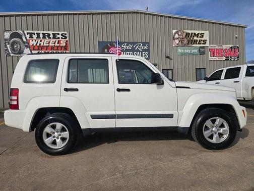 Stone White Clearcoat 2009 Jeep Liberty Sport