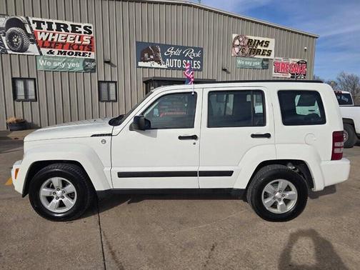 Stone White Clearcoat 2009 Jeep Liberty Sport