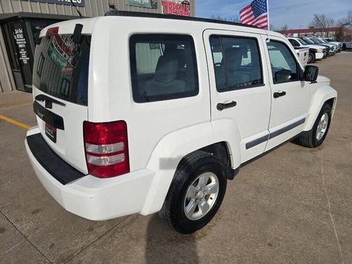 Stone White Clearcoat 2009 Jeep Liberty Sport