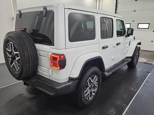 Bright White Clearcoat 2024 Jeep Wrangler Sahara