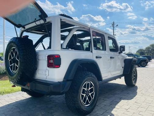 Bright White Clearcoat 2024 Jeep Wrangler Rubicon