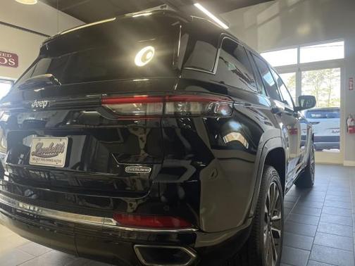 2022 Jeep Grand Cherokee 4xe Overland