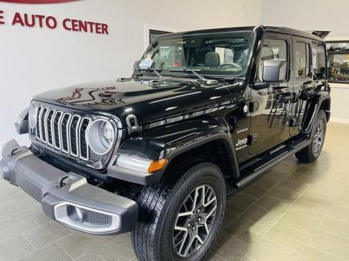 Black Clearcoat 2024 Jeep Wrangler Sahara