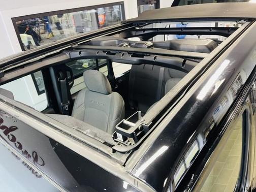 Black Clearcoat 2024 Jeep Wrangler Sahara