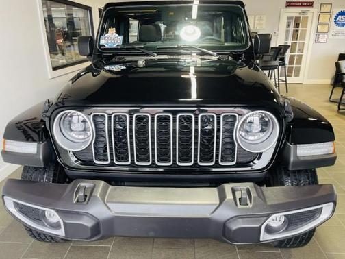 Black Clearcoat 2024 Jeep Wrangler Sahara