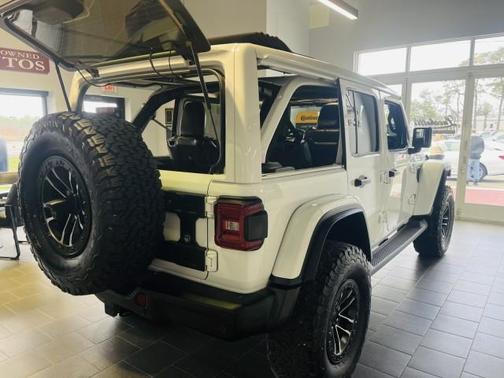 Bright White Clearcoat 2024 Jeep Wrangler Rubicon