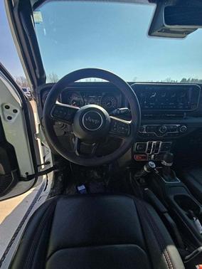 Bright White Clearcoat 2024 Jeep Wrangler Rubicon