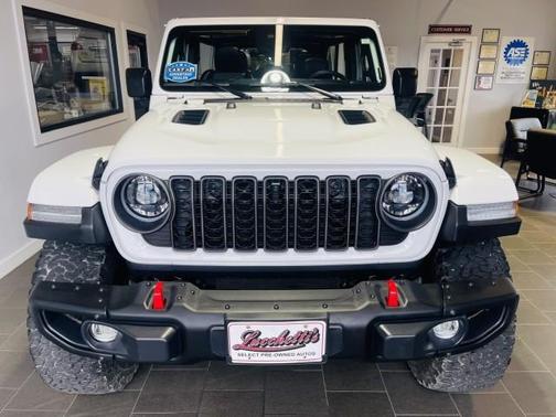 Bright White Clearcoat 2024 Jeep Wrangler Rubicon