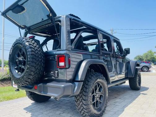 Granite Crystal Clearcoat Metallic 2026 Jeep Wrangler Sport