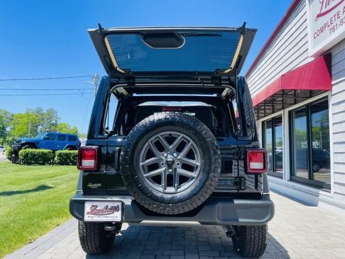 Black Clearcoat 2026 Jeep Wrangler Sport