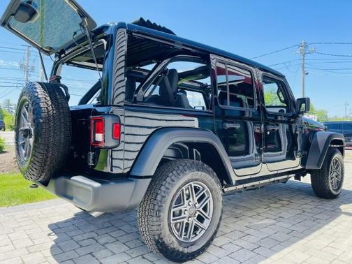 Black Clearcoat 2026 Jeep Wrangler Sport