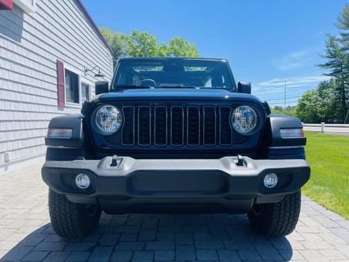 Black Clearcoat 2026 Jeep Wrangler Sport