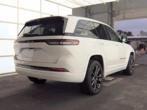Bright White Clearcoat 2026 Jeep Grand Cherokee Limited
