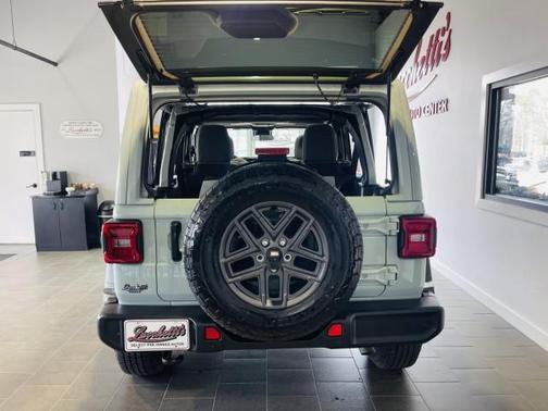 Earl Clearcoat 2024 Jeep Wrangler Sport