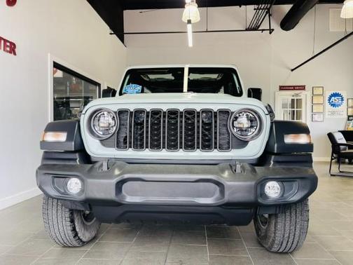 Earl Clearcoat 2024 Jeep Wrangler Sport