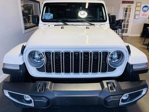 Bright White Clearcoat 2024 Jeep Wrangler Sahara