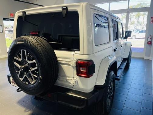 Bright White Clearcoat 2024 Jeep Wrangler Sahara