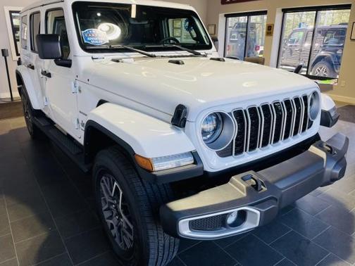 Bright White Clearcoat 2024 Jeep Wrangler Sahara