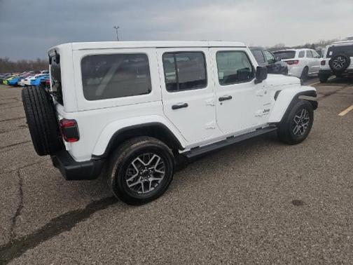 Bright White Clearcoat 2024 Jeep Wrangler Sahara