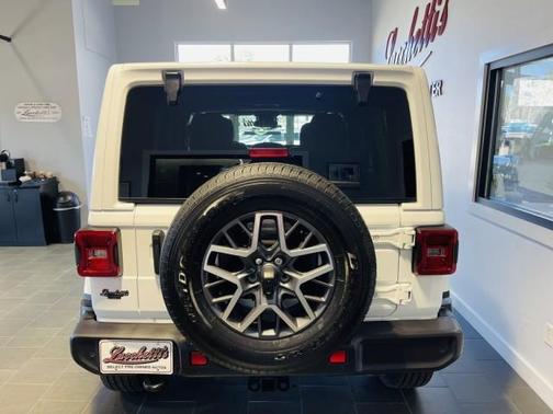Bright White Clearcoat 2024 Jeep Wrangler Sahara