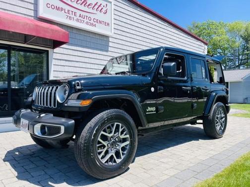 Black Clearcoat 2024 Jeep Wrangler Sahara