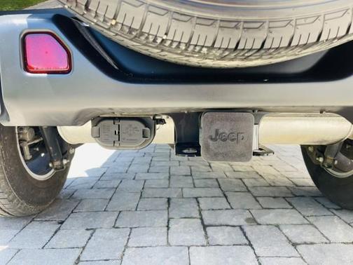 Black Clearcoat 2024 Jeep Wrangler Sahara