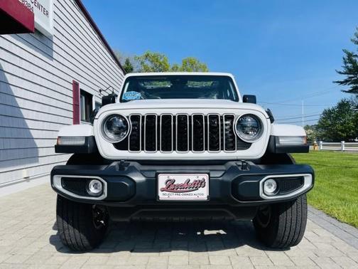 Bright White Clearcoat 2024 Jeep Wrangler Sahara