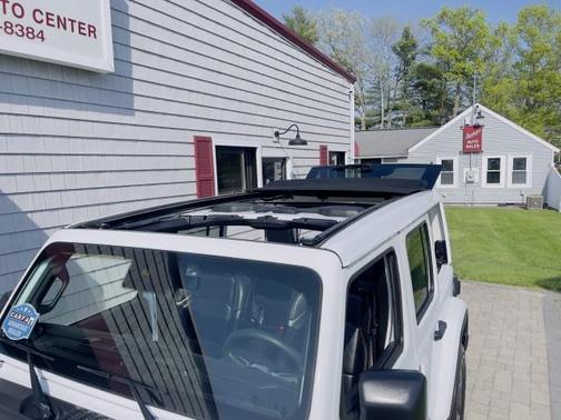Bright White Clearcoat 2024 Jeep Wrangler Sahara