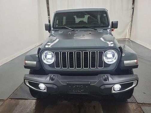 Anvil Clearcoat 2024 Jeep Wrangler Sahara