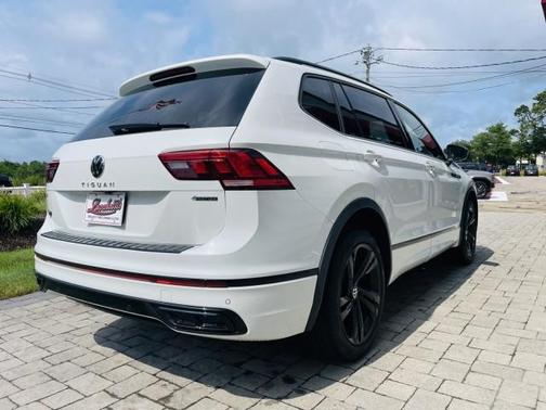 Opal White Pearl Effect 2023 Volkswagen Tiguan 2.0T SE R-Line Black