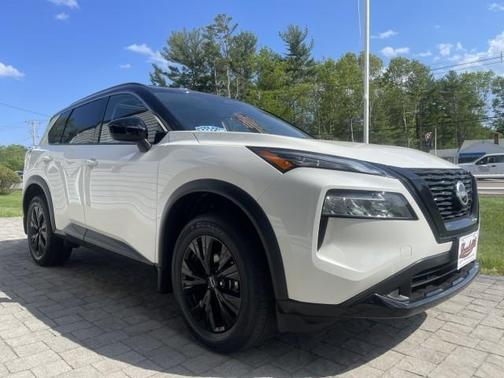 2 Tone White / Black Roof 2023 Nissan Rogue SV