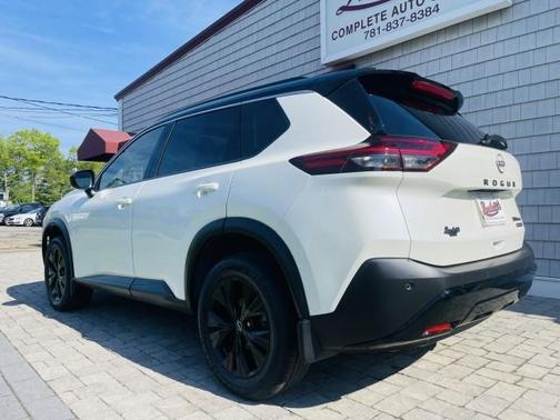 2 Tone White / Black Roof 2023 Nissan Rogue SV