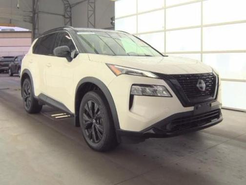 2 Tone White / Black Roof 2023 Nissan Rogue SV
