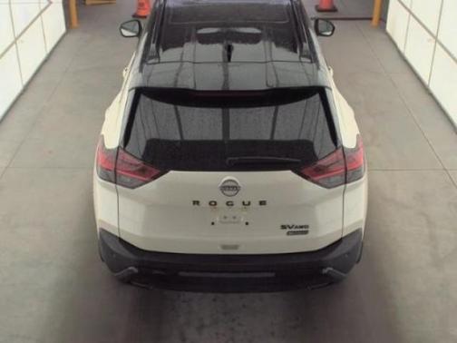 2 Tone White / Black Roof 2023 Nissan Rogue SV
