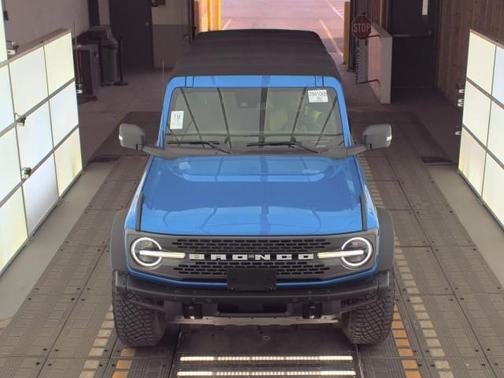 Velocity Blue Metallic 2022 Ford Bronco Badlands